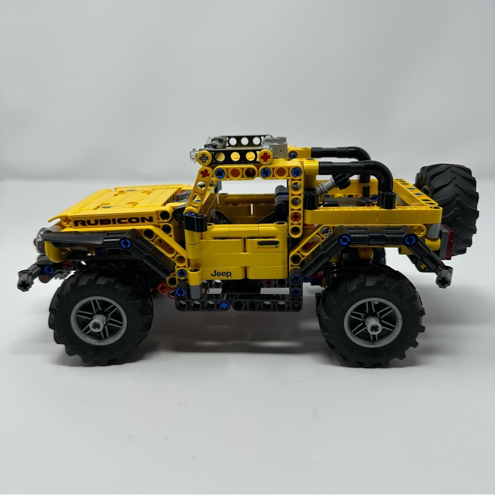 Lego Jeep Wrangler 42122 Technic Car Toy Display - Picture 5 of 5